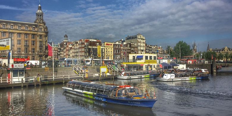 Kota Amsterdam di Belanda.