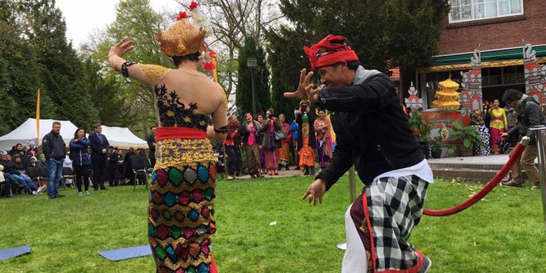 Merayakan Galungan dan Kuningan di Wassenaar Belanda Merayakan Galungan dan Kuningan di Wassenaar Belanda video viral info traveling info teknologi info seks info properti info kuliner info kesehatan foto viral berita ekonomi