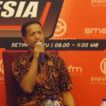 Peneliti Formappi Lucius Karus dalam sebuah acara diskusi di Menteng, Jakarta Pusat, Sabtu (18/11/2017).