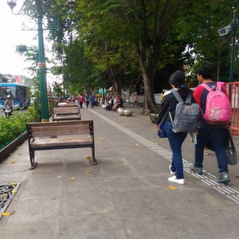 Malioboro, kawasan yang selalu menjadi magnet bagi mereka yang berkunjung ke Yogyakarta. Kondisi salah satu ikon Kota Yogyakarta itu sudah berubah. (KOMPAS.com/Teuku Muh Guci S)