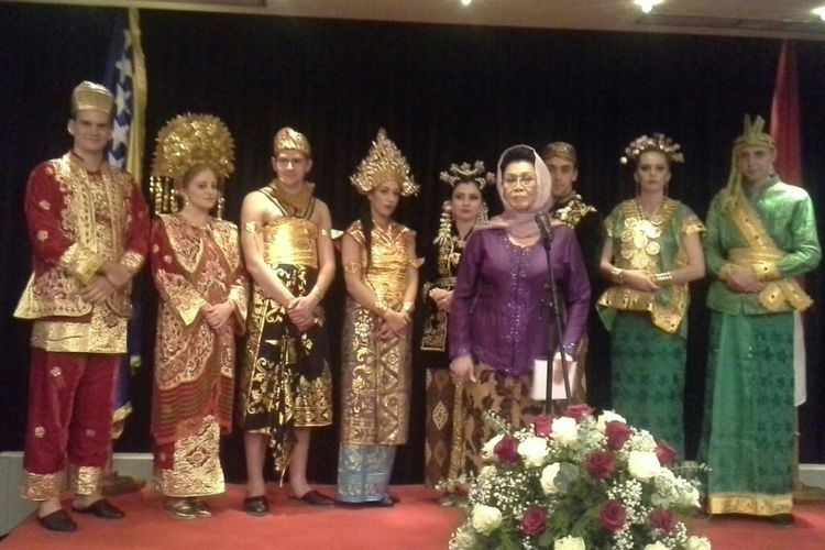 Kisah Amelia Achmad Yani 20 Tahun Menepi Ke Desa Mengobati Luka Batin Halaman All Kompasiana Com
