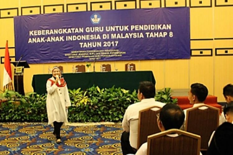 Guru yang ditugaskan mengajar anak-anak TKI di Malaysia