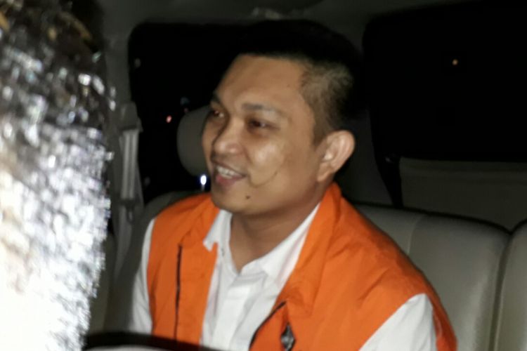 Anggota DPR Komisi XI, Aditya Anugrah Moha usai diperiksa KPK, Kamis (12/10/2017)