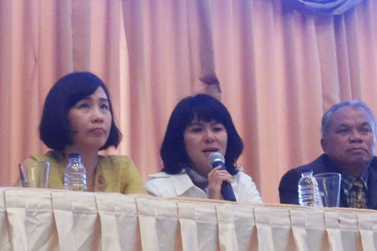 Adik kandung Ahok, Fify Lety Indra dalam sebuah jumpe pers yang digelar pihak keluarga Ahok di kawasan Menteng, Jakarta Pusat, Selasa (23/5/2017).