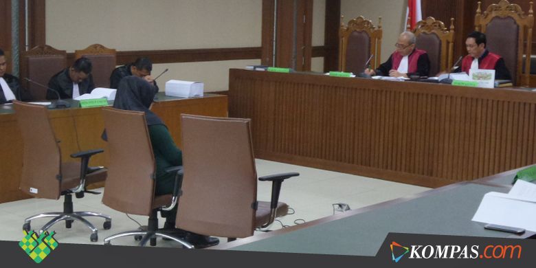 Membela Diri Sambil Menangis, Atut Mengaku Khilaf Korupsi