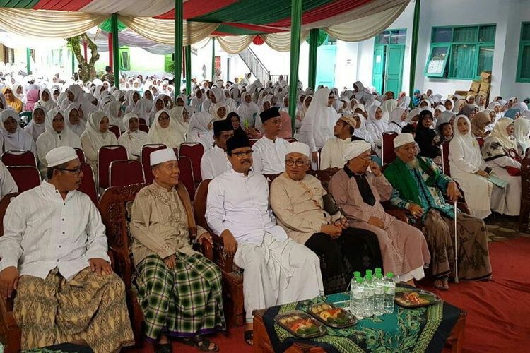 Ikrar pemenangan Gus Ipul - Anas di Pesantren Mambaul Khoiriyatil Islamiyah, Bangsalsari Jember.