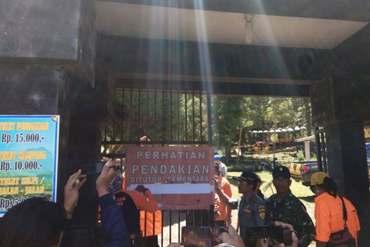 Porter Gunng Lawu, Badai dan Kebakaran Landa Gunung Lawu, Jalur Pendakian Ditutup Porter Gunng Lawu, Badai dan Kebakaran Landa Gunung Lawu, Jalur Pendakian Ditutup