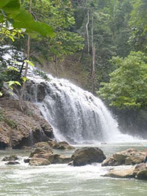 Gambar dari Melancong Ke Sumba, Kunjungi Lapopu, Air Terjun Tertinggi Di NTT » 3215071159 3215071159 » Melancong Ke Sumba, Kunjungi Lapopu, Air Terjun Tertinggi Di NTT