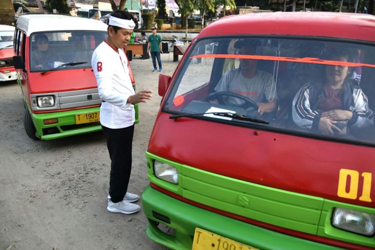 Bupati Purwakarta Dedi Mulyadi memimpin operasi penertiban angkutan umum bersama Satlantas Polres dan Dinas Perhubungan Kabupaten Purwakarta, Jumat (25/8/2017)