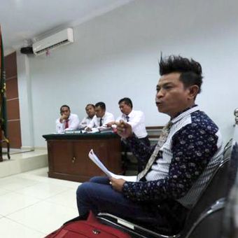 Mahmud Mulyadi saat menjadi saksi ahli dalam sidang praperadilan di Pengadilan Negeri Batam, Senin (11/1/2016).