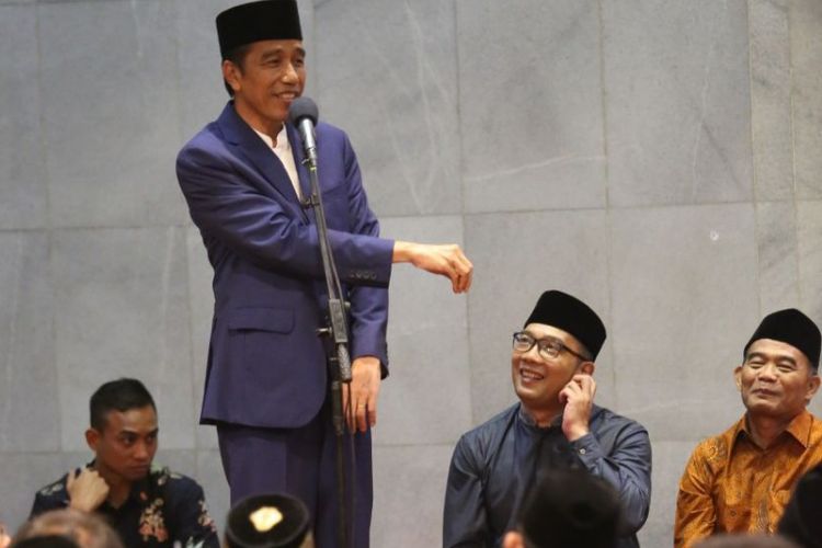 Presiden Joko Widodo saat menghadiri kegiatan silaturahmi bersama keluarga besar Persatuan Islam (Persis) di Masjid PP Persis, Jalan Pelajar Pejuang, Kota Bandung, Selasa (17/10/2017) malam. 
