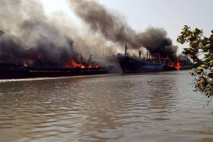 Kebakaran Kapal di Pelabuhan Juwana