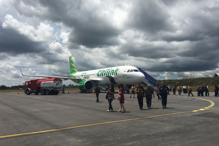 Bandara Silangit Resmi Layani Penerbangan Internasional Bandara Silangit Resmi Layani Penerbangan Internasional video viral info traveling info teknologi info seks info properti info kuliner info kesehatan foto viral berita ekonomi