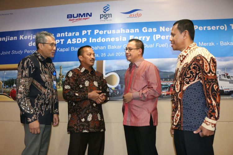 PT Perusahaan Gas Negara (Persero) Tbk (PGN) dan PT ASDP Indonesia Ferry bekerja sama untuk kajian rencana pengoperasian kapalrbahan bakar ganda lintasan Merak-Bakauheni, Selasa (25/7/2017).