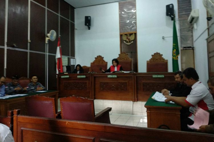 Sidang perdana praperadilan yang diajukan Jonru Ginting di Pengadilan Negeri Jakarta Selatan, Senin (6/11/2017).(KOMPAS.com/NIBRAS NADA NAILUFAR)