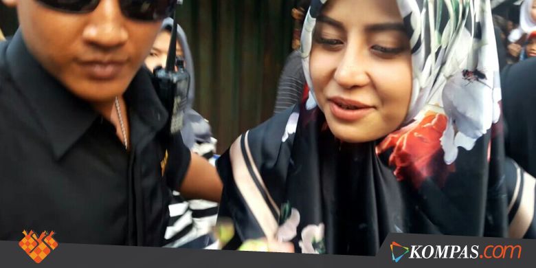 Bikin Pengajian untuk Oka Mahendra, Awkarin Dikawal Enam Bodyguard