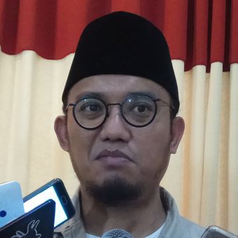 Ketua Pimpinan Pusat Pemuda Muhammadiyah, Dahnil Azhar Simanjuntak mengingatkan agar semua pihak tak berlarut-larut soal pro kontra pemutaran film Penumpasan Pengkhianatan G30S/PKI. Jakarta, Jumat (22/2017).