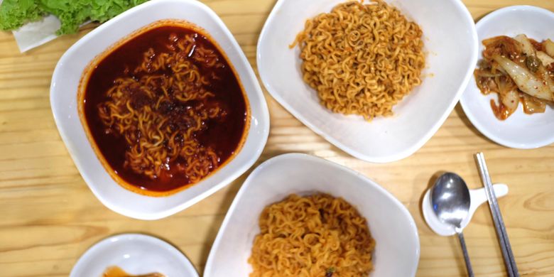 Mie Panas Korea dari SamWon House Indonesia, yaitu Hot Ramyun, Samyang Spicy Chicken Hot Ramen, dan Paldo Bulnak Spicy Fried Octopus Ramen, ketiganya dikemas dalam paket 3MIEPANASKorea