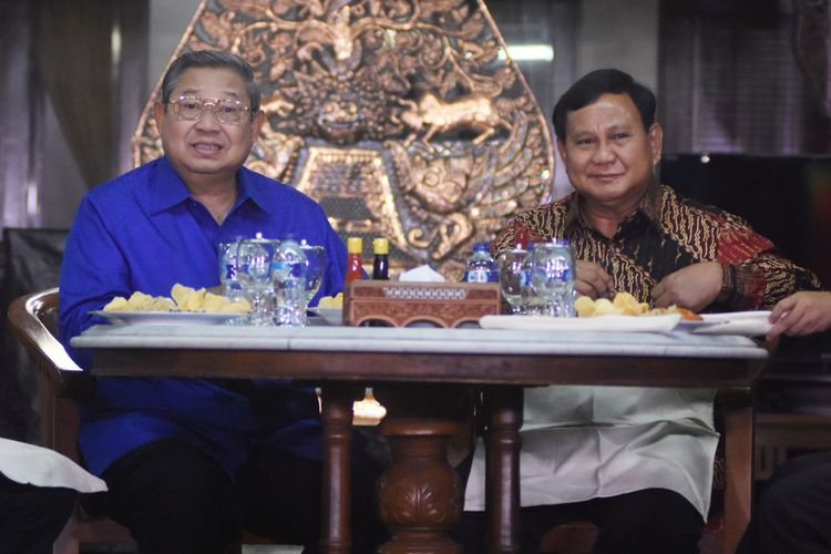 Hasil gambar untuk foto-foto pertemuan SBY & Prabowo Kamis 27 Juli 2017