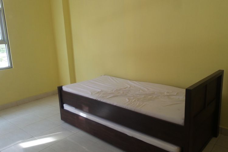Fasilitas tempat tidur slorok di masing-masing unit.