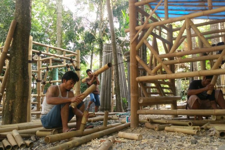Para pekerja Lutfi Zanuar Kurniawan (Kompas.com/M.Agus Fauzul Hakim)