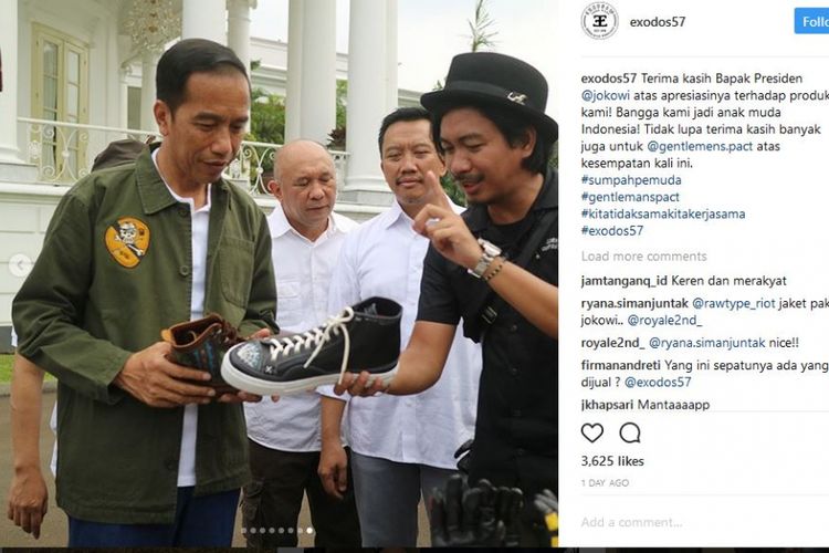 Presiden Jokowi dengan sneakers buatan lokal pada acara Sumpah Pemuda di Istana Bogor, 28 Oktober 2017
