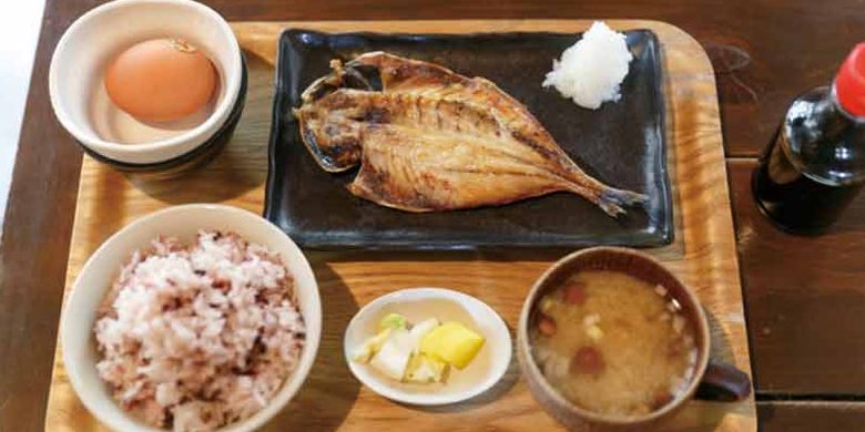 Restoran Yoridokoro di Prefektur Kanagawa, Jepang, menyajikan beragam makanan sehat dengan himono (ikan asin khas Jepang) sebagai menu utamanya. (KARAKSA MEDIA)