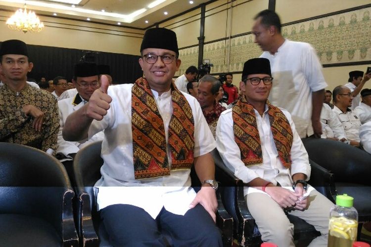 Gubernur dan Wakil Gubernur DKI Jakarta terpilih, Anies Baswedan-Sandiaga Uno menghadiri acara selamatan dan doa yang digelar oleh Partai Keadilan Sejahtera (PKS), Minggu (15/10/2017).(Ridwan Aji Pitoko/KOMPAS.com)