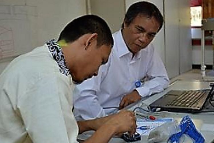 Guru SMK/SMA tengah mengikuti pendidikan dan pelatihan di PPPPTK Bidang Otomotif dan Elektronika di Malang yang diselenggarakan pada 21 Agustus hingga 16 September 2017. Selanjutnya, para guru mesti mengikuti uji kompetensi pada 18-19 September 2017.