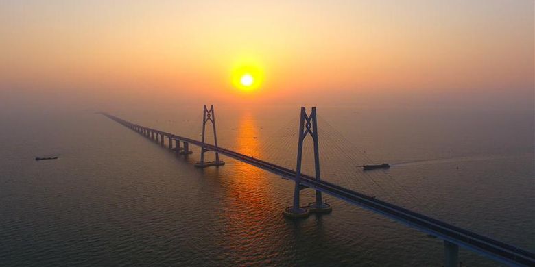 Jembatan laut terpanjang di dunia ini ada di China.