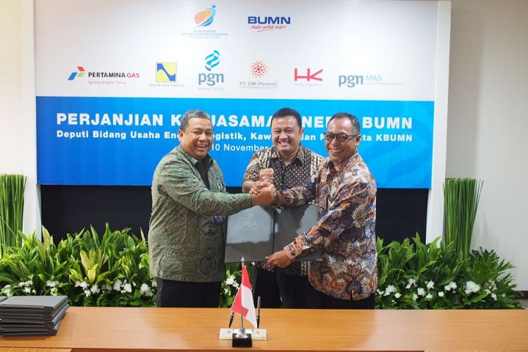 PT PGN (Persero) Tbk menandatangani kerjasama dengan empat BUMN, yakni Perum Jasa Tirta II, PT Energy Management Indonesia, PT Pertamina (Persero), dan PT Hutama Karya (Persero), Jumat (10/11/2017)