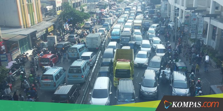 Kesemrawutan Pasar Tanah Abang yang Tak Juga Terurai