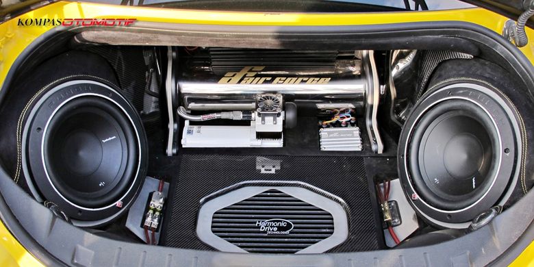 Ruang bagasi diubah menjadi sarang air suspensi dan instalasi audio