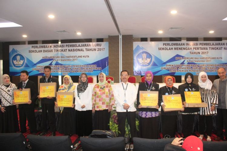 Para guru yang memenangi kompetisi INOBEL 2017 yang diselenggarakan Ditjen Guru dan Tenaga Kependidikan Kemendikbudi pada 4-8 September 2017 di Kuta, Bali.