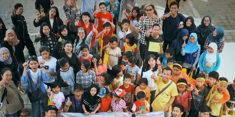Perjalanan yang digelar sejak 22 Desember 2017 sampai 26 Desember 2017 itu dilakukan sembari melakukan bakti sosial berupa donasi buku dan belajar bersama anak-anak di kawasan Ngemplak, Desa Sinduadi, Sleman, Yogyakarta. Bonusnya, para wisatawan bisa menikmati beraram destinasi indah yang mengesankan di Yogyakarta dan sekitarnya.