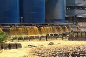 Akhirnya, 50 Ton Tumpahan Minyak Sawit Mentah Disedot dari Teluk Bayur
