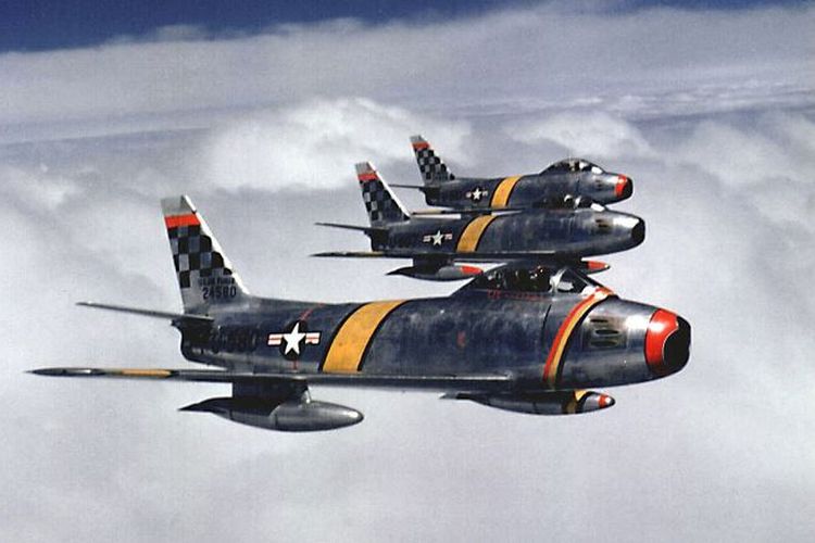 Tiga jet F-86 Sabre membentuk formasi dalam Perang Korea pada 1953.