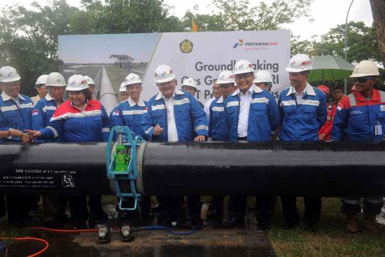 Wakil Menteri Energi dan Sumber Daya Mineral (ESDM) Republik Indonesia Arcandra Tahar meresmikan groundbreaking pipa gas bumi Open Access Grissik-PUSRI di Komplek PT. PUSRI Palembang, Selasa (29/8/2017)