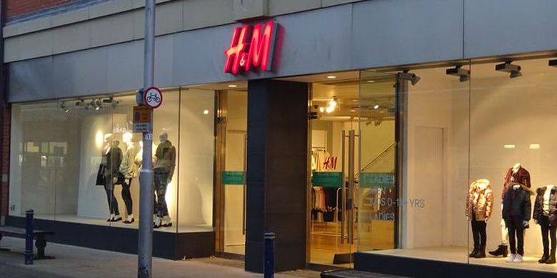 Gerai H&M yang tutup di kota Scunthorpe, Inggris.