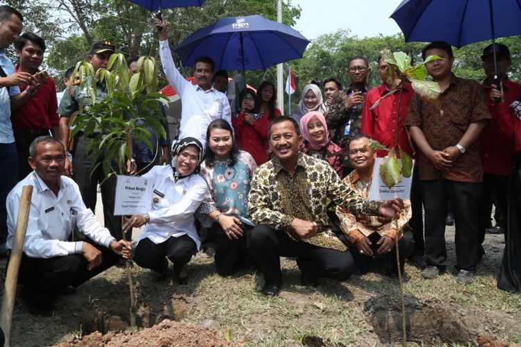 PT Perusahaan Gas Negara (persero) mendukung pemberdayaan ekonomi masyarakat desa dengan mengucurkan bantuan senilai Rp 3,4 miliar.