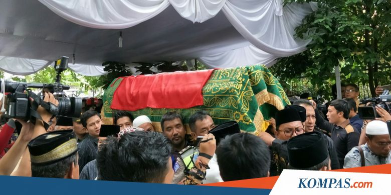 Jenazah Almarhum AM Fatwa Tiba di Rumah Duka