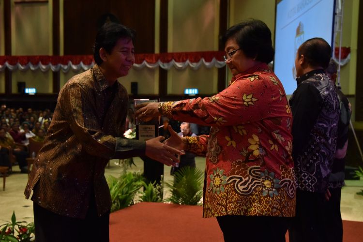  Pemerintah Kota Semarang meraih penghargaan Adipura 2017 atas keberhasilannya menata wilayah. Sejak 2012, Kota Semarang enam kali berturut-turut memboyong Adipura.