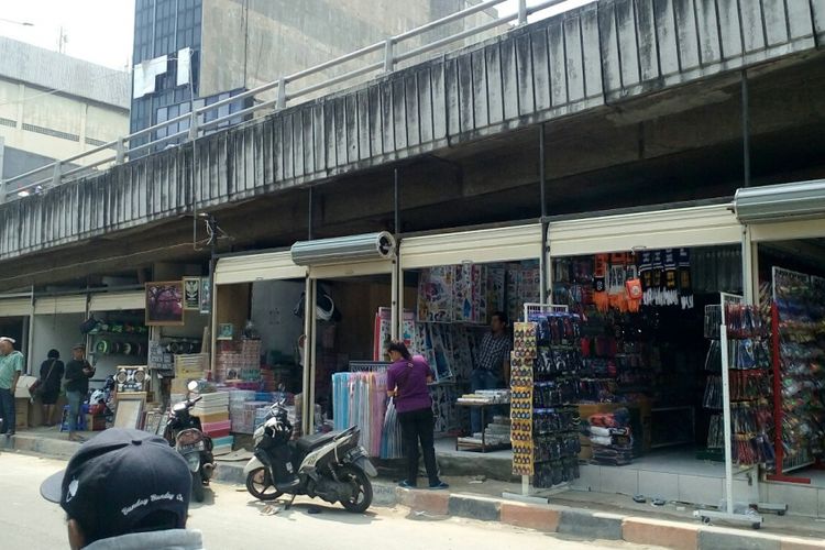 Hasil gambar untuk PASAR DI BAWAH KOLONG FLYOVER JAKARTA