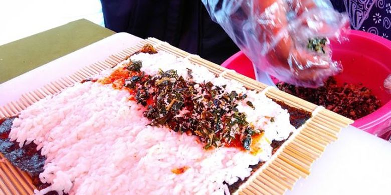 Inilah Sushi Khas Grobogan, Mau Tahu Isinya? Inilah Sushi Khas Grobogan, Mau Tahu Isinya? video viral info traveling info teknologi info seks info properti info kuliner info kesehatan foto viral berita ekonomi