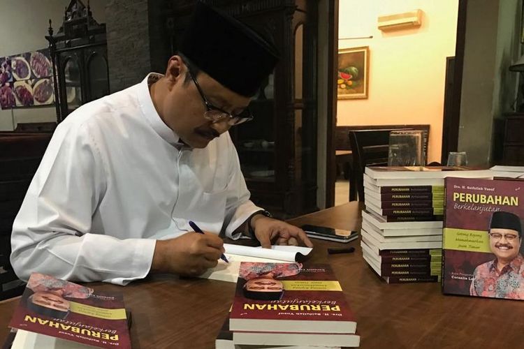 Buku Perubahan Berkelanjutan, Gotong Royong Memakmurkan Jawa Timur merupakan penggalan pemikiran Gus Ipul selama 10 tahun menjadi Wakil Gubernur Jawa Timur mendampingi Gubernur Soekarwo. 