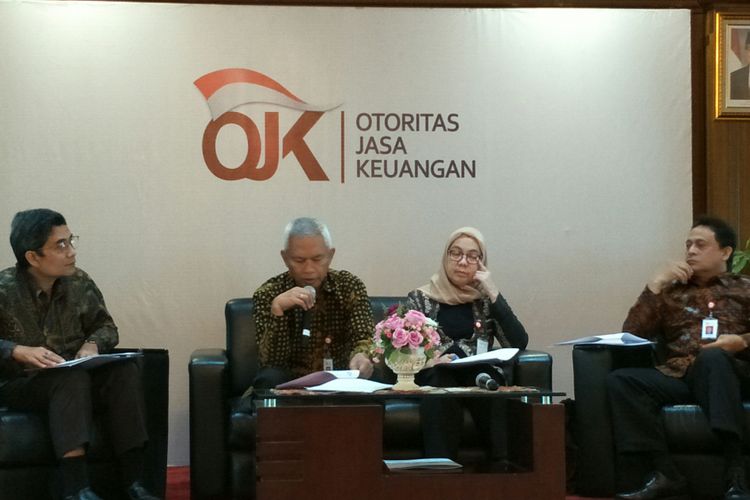 Acara diskusi OJK dengan media di Menara Radius Prawiro, Bank Indonesia, Jakarta, Jumat (5/1/2018).
