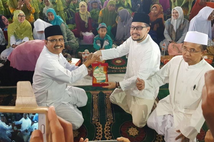 Wakil Gubernur Jawa Timur Saifullah Yusuf (Gus Ipul) dinobatkan sebagai Bapak TPQ oleh ribuan santri dan guru Taman Pendidikan Alquran (TPQ), 