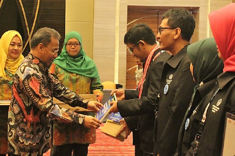 Olimpiade Guru Nasional 2017 yang diikuti ratusan guru SD dan SMP dari berbagai daerah berlangsung di Jakarta akhir September 2017.