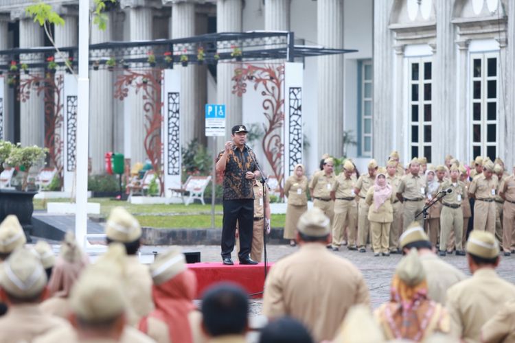 Wali Kota Semarang Hendrar Prihadi ingatkan tentang pentingnya komunikasi keluarga bisa mencegah kasus kriminal anak di bawah umur. 
