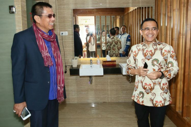 Sekjen DPP Partai Demokrat Hinca Panjaitan menemui Bupati Banyuwangi Abdullah Azwar Anas di kantor Bupati Banyuwangi, Jumat (14/7/2017).